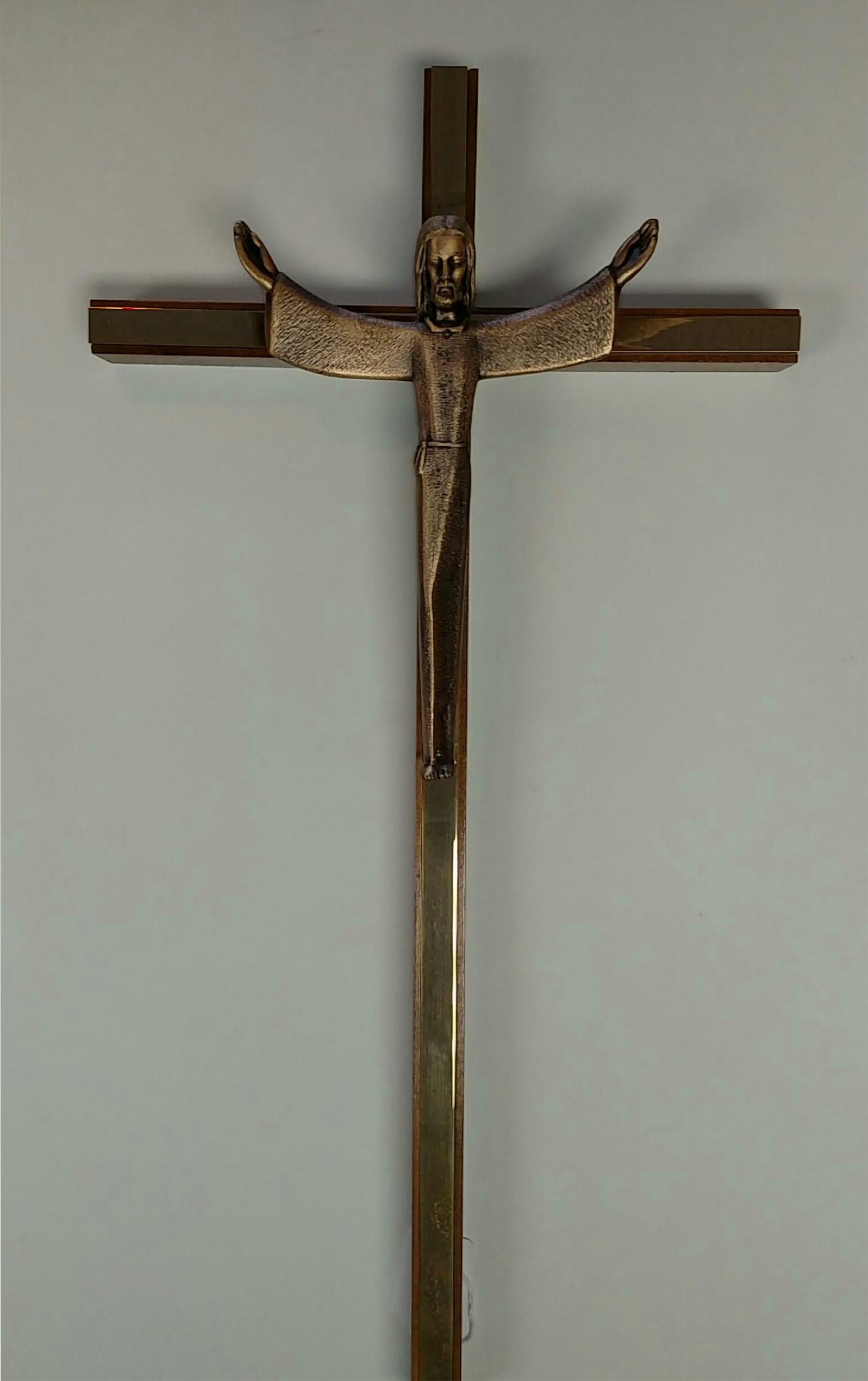 Crucifix Risen Christ, 20"